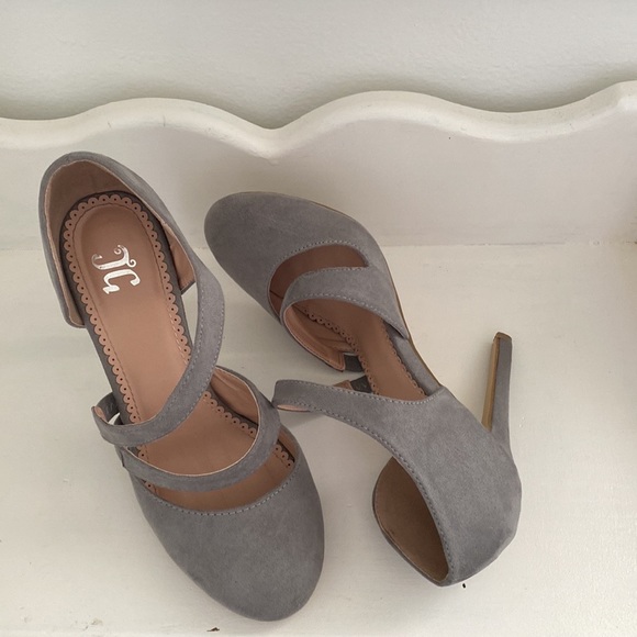 Gray high heel shoes - Picture 3 of 3